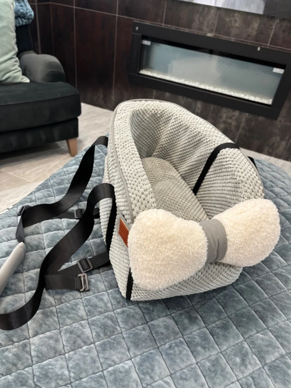 New Comfortable Plush Dog Car Seat Traveler Carrier on Car Armrest, Small Dogs